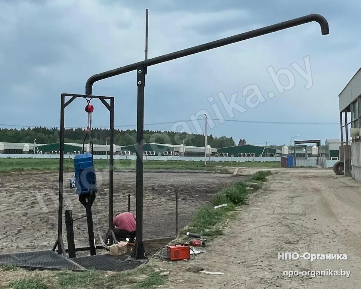 Гусак выдачи на стойке, насос на тали в портале, монтаж на объекте